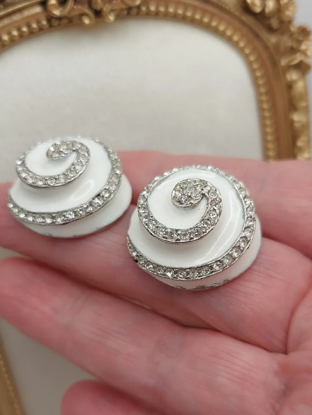 KENNETH JAY LANE Vtg KJL MADE IN USA Spiral Pave Rhinestone White Clip Earrings - Picture 10 of 10